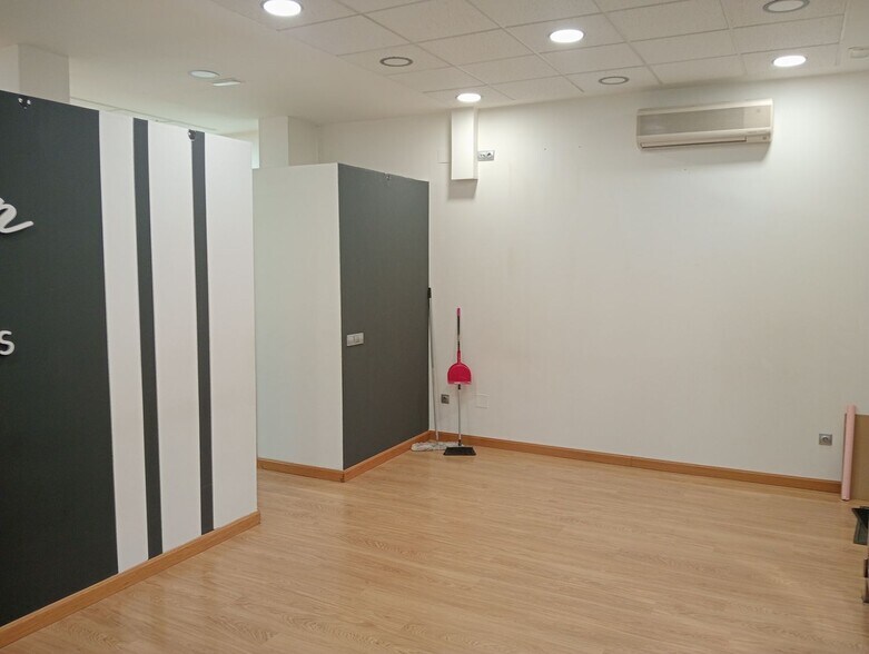 Local commercial dans Laguna de Duero à vendre - Photo intérieure – Image 2 sur 13