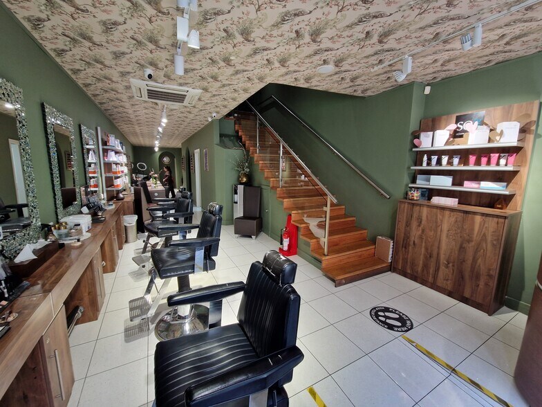 43 St Johns Rd, Londres à vendre - Photo de l’immeuble – Image 2 sur 5