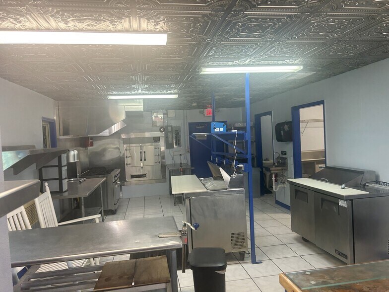 413 Elm St, Welaka, FL à louer - Photo de l’immeuble – Image 3 sur 22