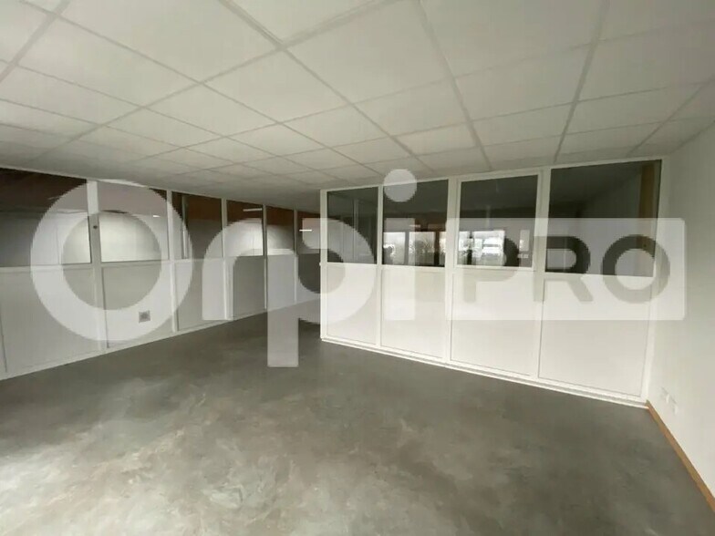 Local d’activités dans Montivilliers à louer - Photo de l’immeuble – Image 3 sur 9