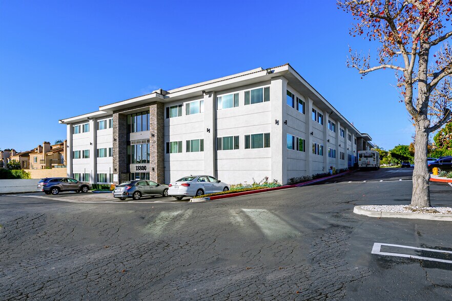 18800 Main St, Huntington Beach, CA à louer - Photo de l’immeuble – Image 3 sur 17