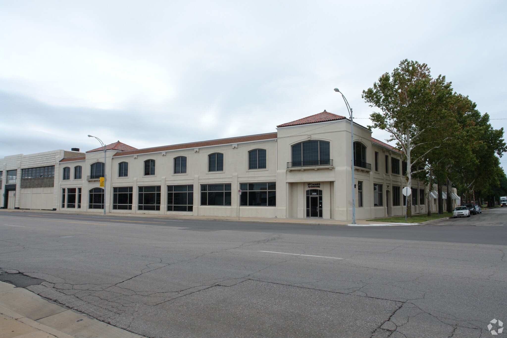 1501 E Douglas, Wichita, KS à louer Photo principale– Image 1 sur 4
