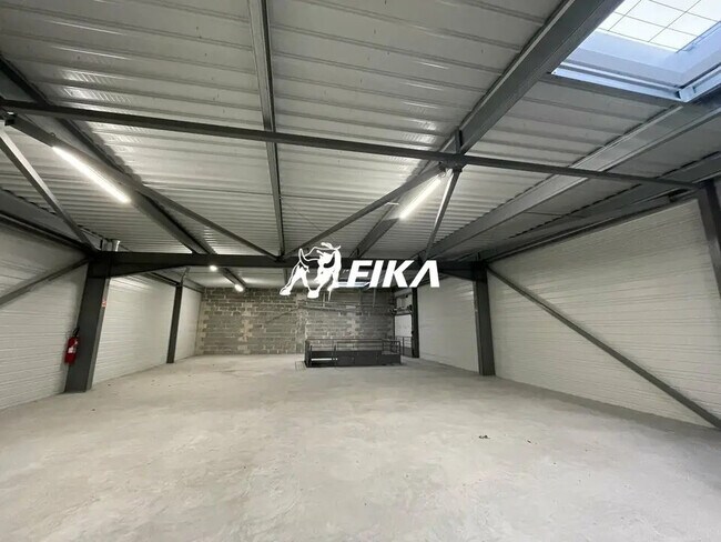 Plus de détails pour Local d’activités à vendre