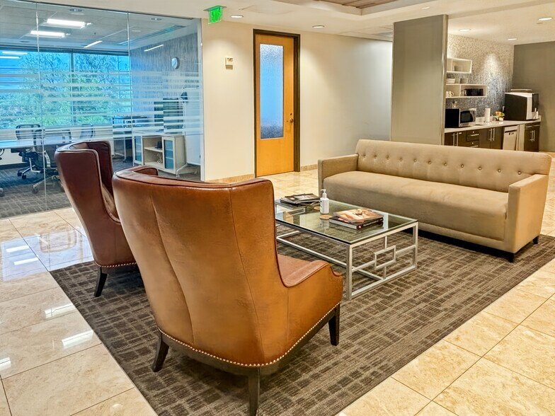 7251 W Lake Mead Blvd, Las Vegas, NV à louer - Photo intérieure – Image 3 sur 14