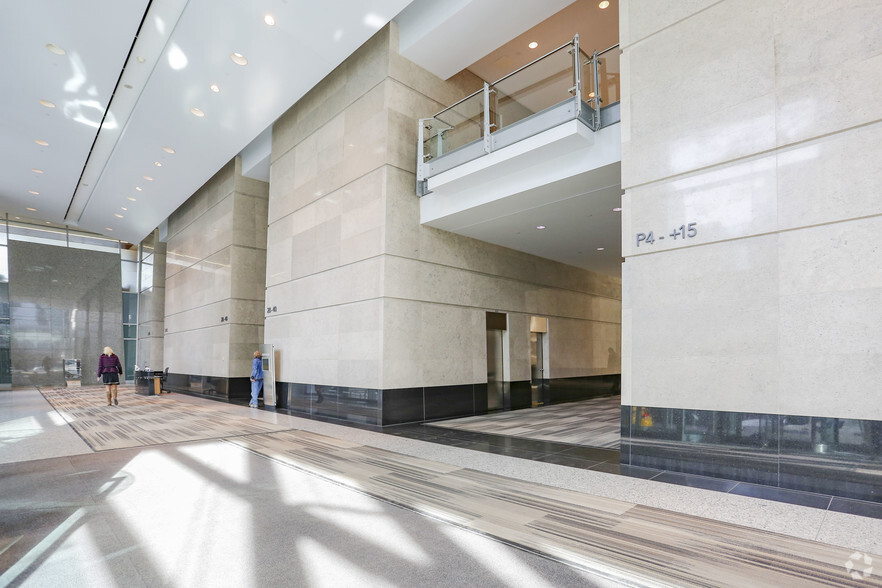 520 3rd Ave SW, Calgary, AB à louer - Hall d’entrée – Image 3 sur 19