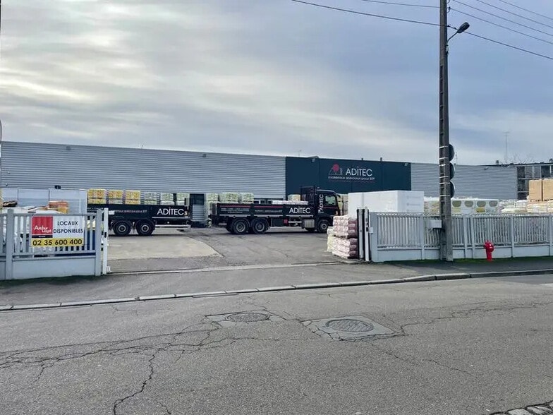 Bureau dans Sotteville-lès-Rouen à louer - Photo de l’immeuble – Image 1 sur 15