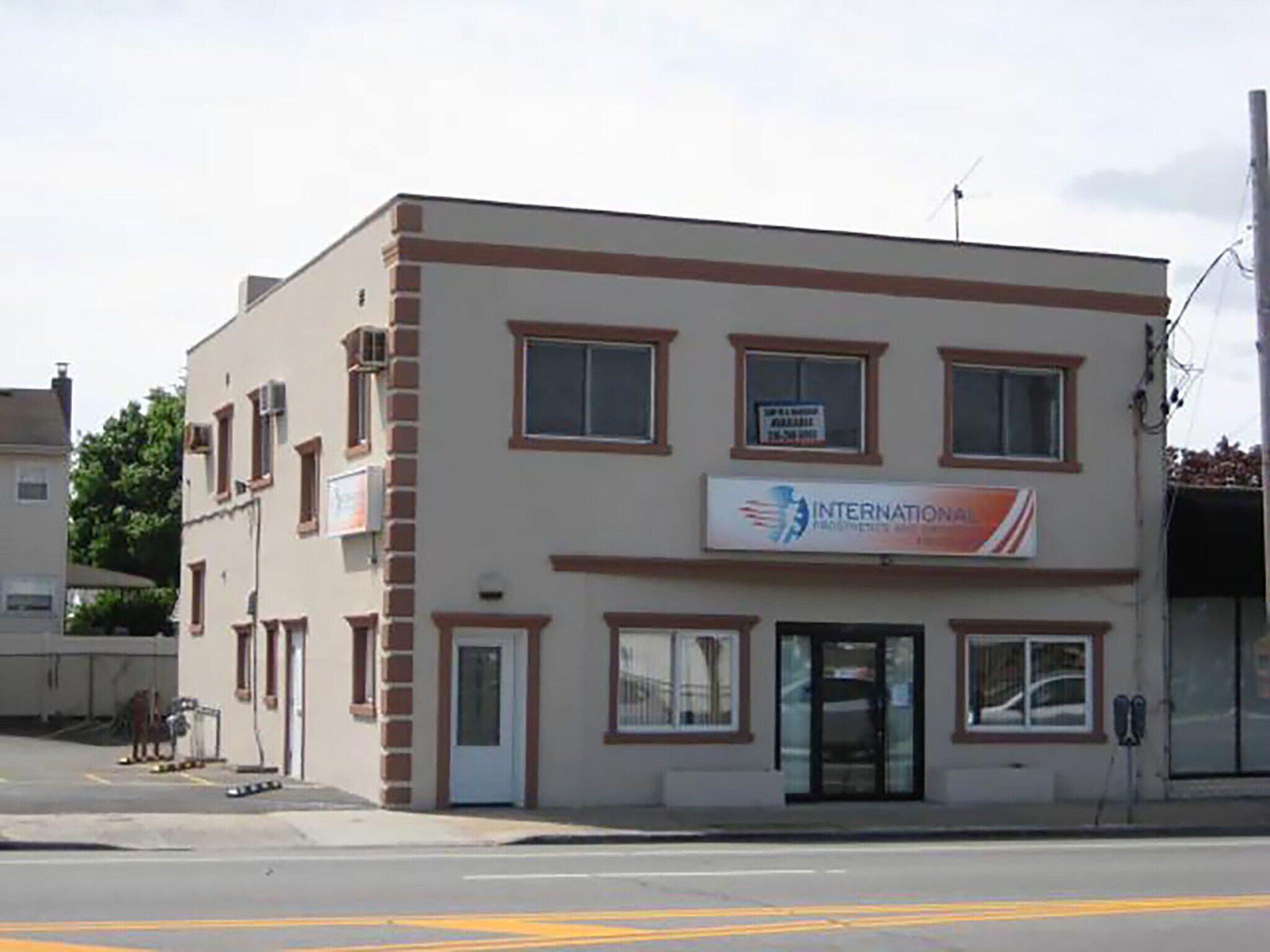 37-39 E Jericho Tpke, Mineola, NY à vendre Photo de l’immeuble– Image 1 sur 11
