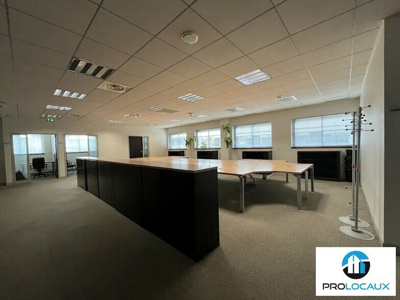 Bureau dans Lacroix-Saint-Ouen à louer - Photo de l’immeuble – Image 3 sur 10