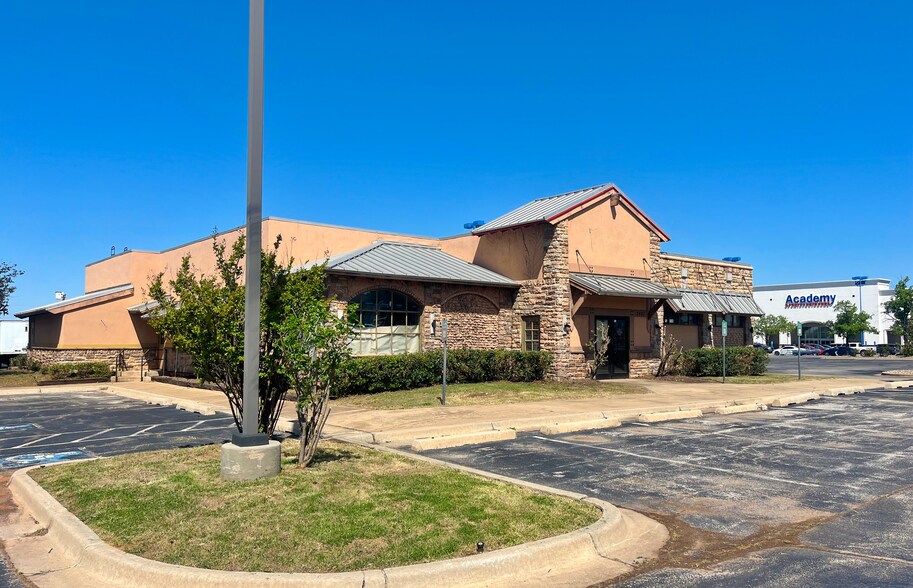 2601 S Broadway Ext, Edmond, OK à louer - Photo de l’immeuble – Image 2 sur 13
