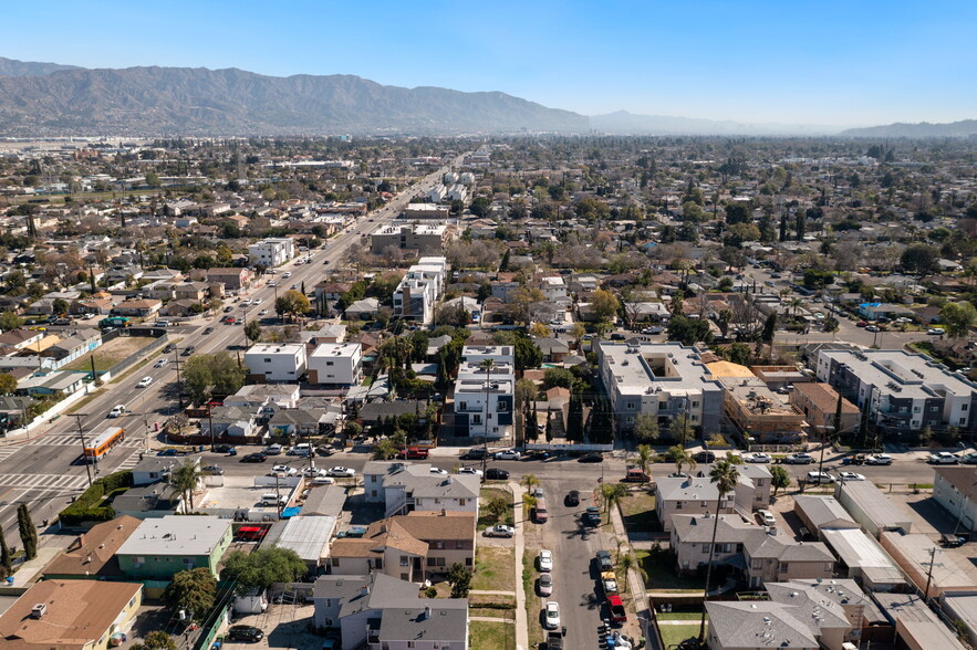 6334 Beck Ave, North Hollywood, CA à vendre - Photo de l’immeuble – Image 2 sur 24