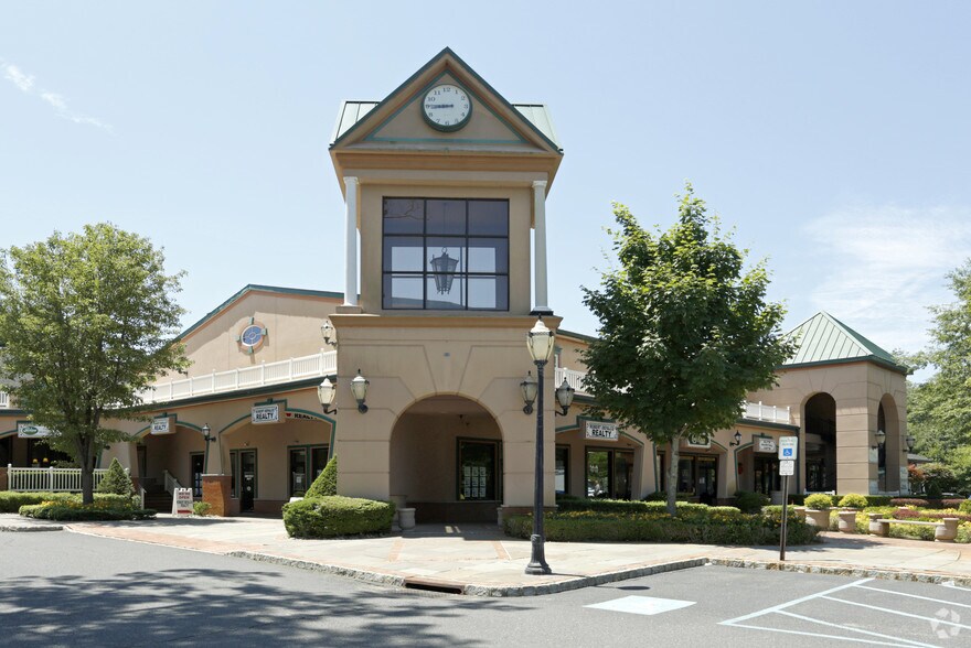 340 State Route 34 S, Colts Neck, NJ à louer - Photo de l’immeuble – Image 3 sur 4