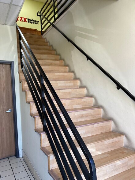 550-555 Riverdale Dr, Glendale, CA à louer - Photo de l’immeuble – Image 3 sur 12