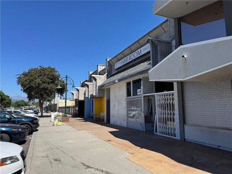 250 S Glendora Ave, West Covina, CA à vendre - Photo de l’immeuble – Image 3 sur 24