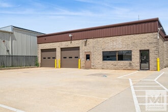 1030 Old Marion Rd NE, Cedar Rapids, IA à louer Photo de l’immeuble– Image 1 sur 18