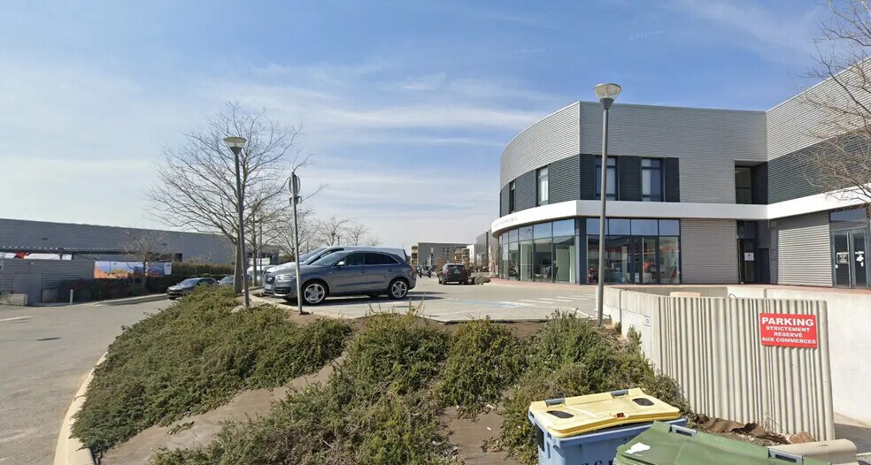 Local commercial dans Fréjus à louer - Photo de l’immeuble – Image 3 sur 3