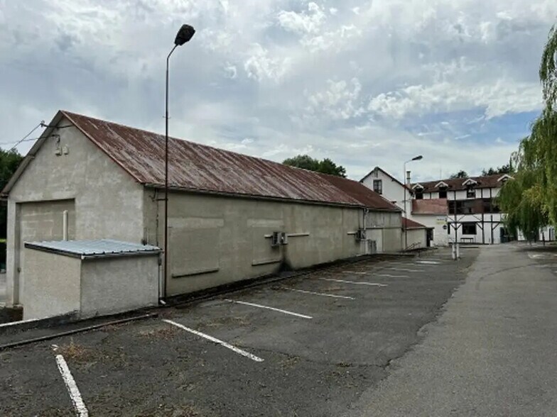 Local d'activités dans Gilocourt à vendre - Photo de l’immeuble – Image 3 sur 5