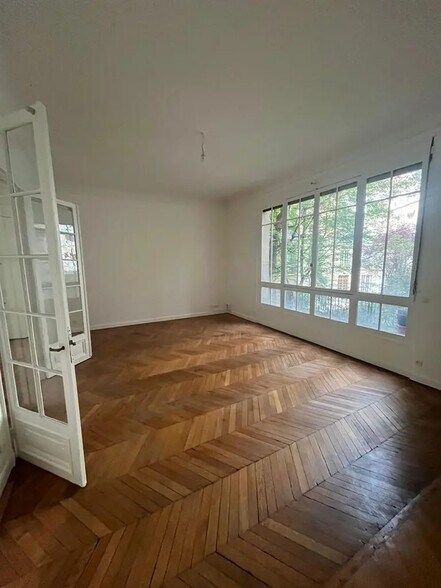 Bureau dans Paris à vendre - Photo de l’immeuble – Image 2 sur 9