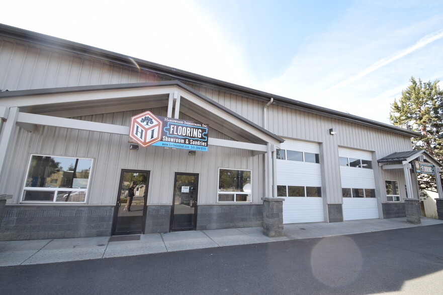 615 SE Glenwood Dr, Bend, OR à louer - Photo de l’immeuble – Image 1 sur 16