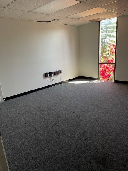 551 W Crowther Ave, Placentia, CA à louer - Photo intérieure – Image 3 sur 12