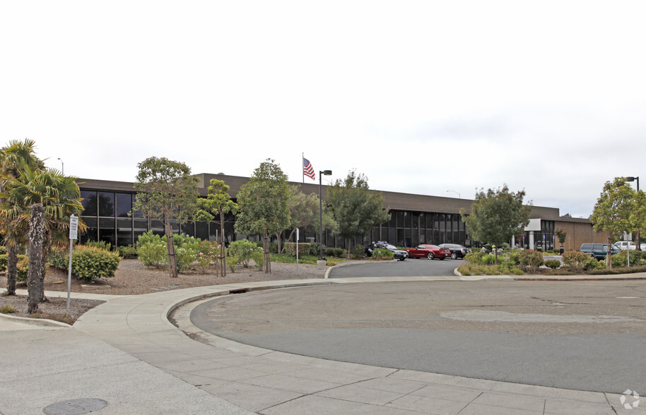 700 National Ct, Richmond, CA à louer - Photo de l’immeuble – Image 3 sur 3