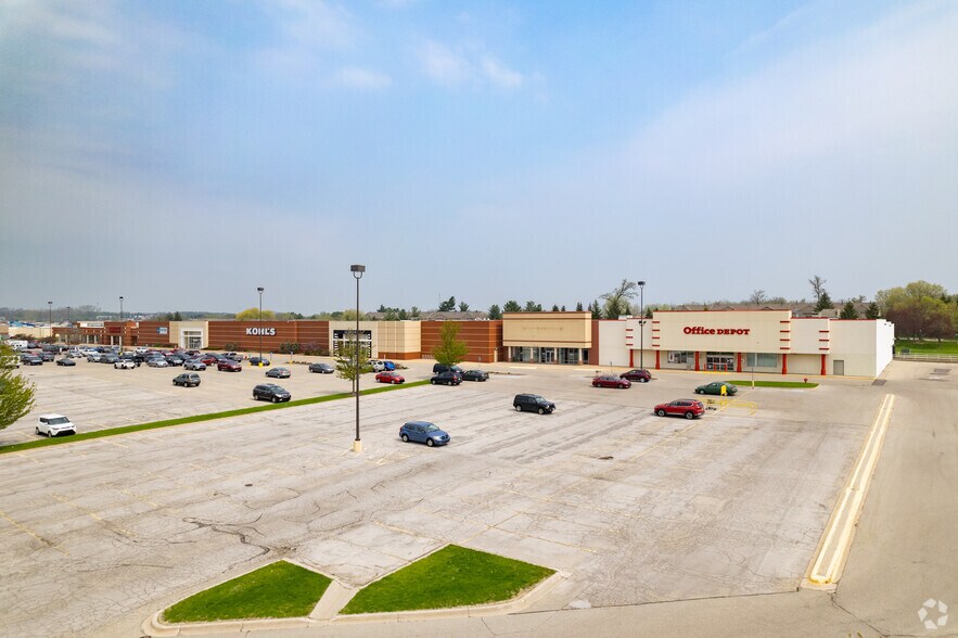 675-785 Center Dr NW, Walker, MI à vendre - Photo de l’immeuble – Image 2 sur 13