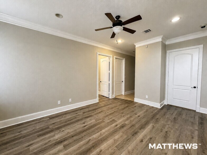 11601 Spring Cypress Rd, Tomball, TX à louer - Photo de l’immeuble – Image 2 sur 3