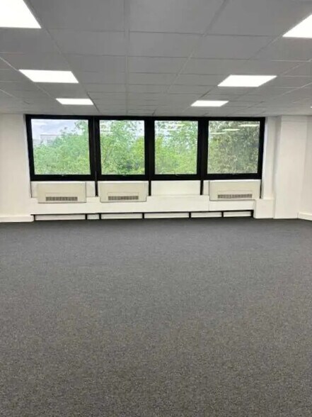 Local d’activités dans Lognes à louer - Photo intérieure – Image 3 sur 11