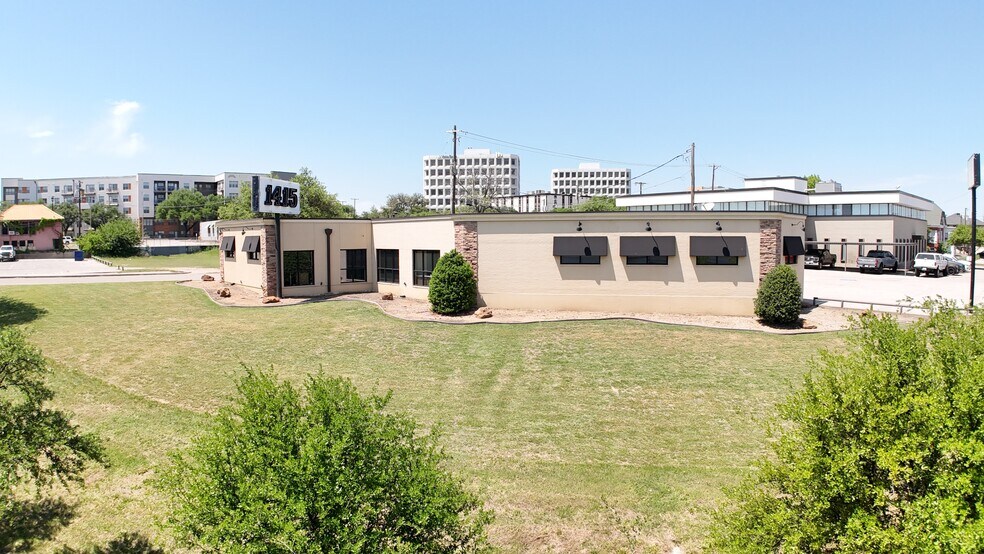 1415 Ballinger St, Fort Worth, TX à louer - Photo de l’immeuble – Image 3 sur 7