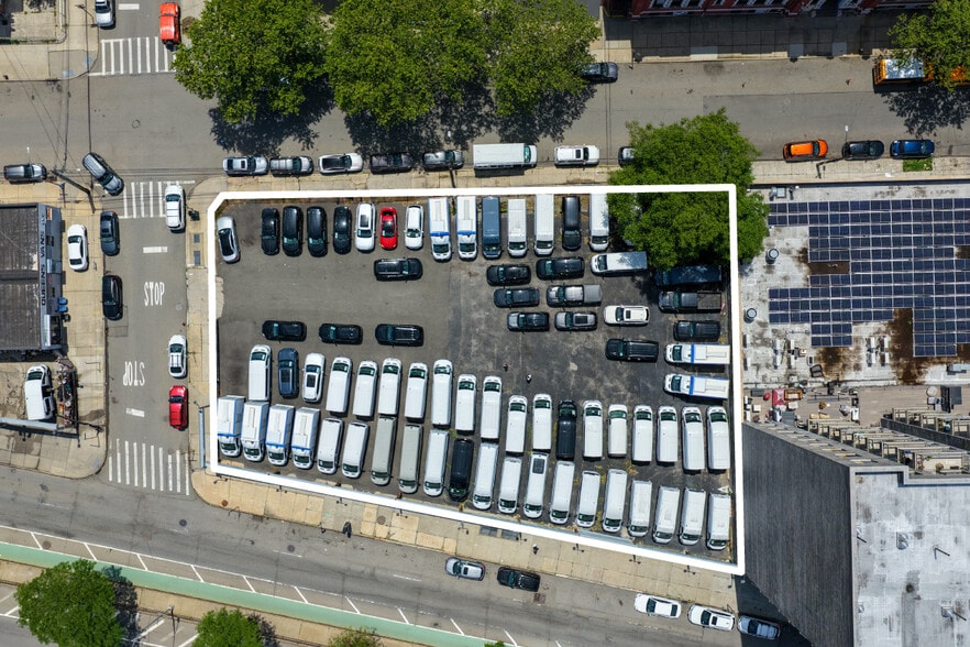 7050 Queens Blvd, Woodside, NY à vendre - Aérien – Image 2 sur 3