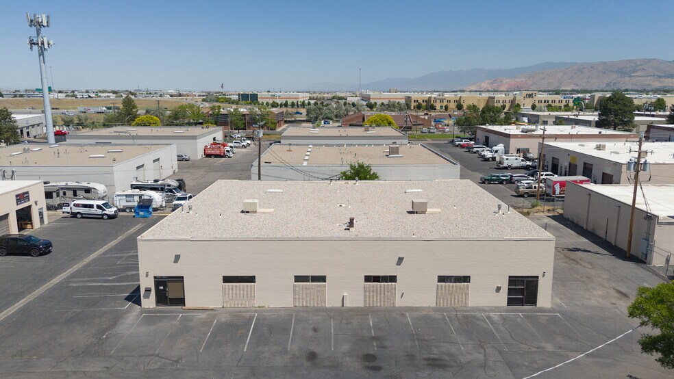 2140 W 2300 S, West Valley City, UT à louer - Photo de l’immeuble – Image 1 sur 9