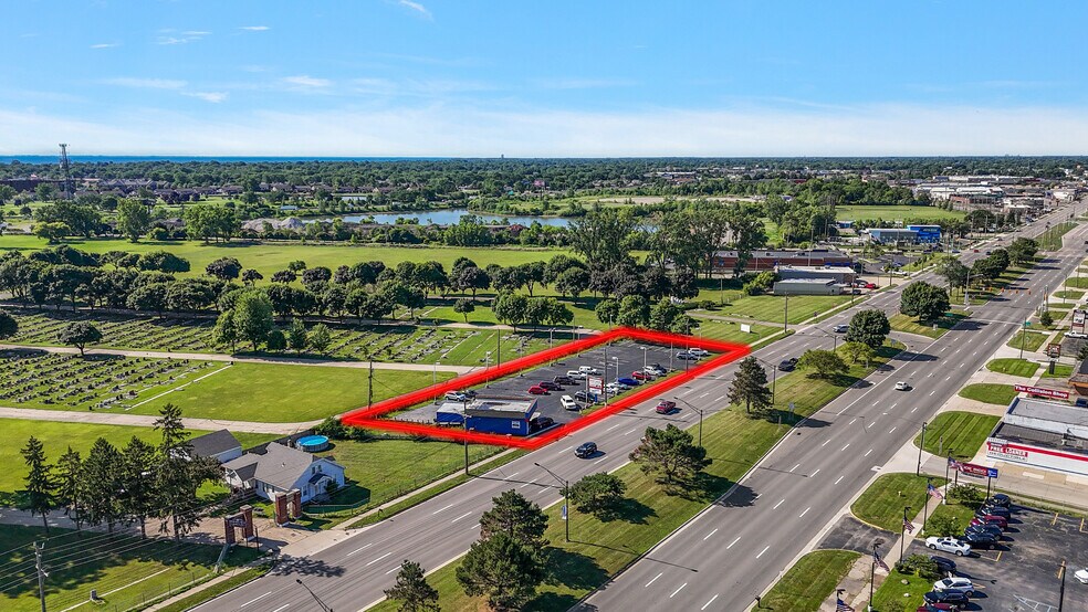 33500 S Gratiot Ave, Clinton Township, MI à louer - Photo de l’immeuble – Image 2 sur 23