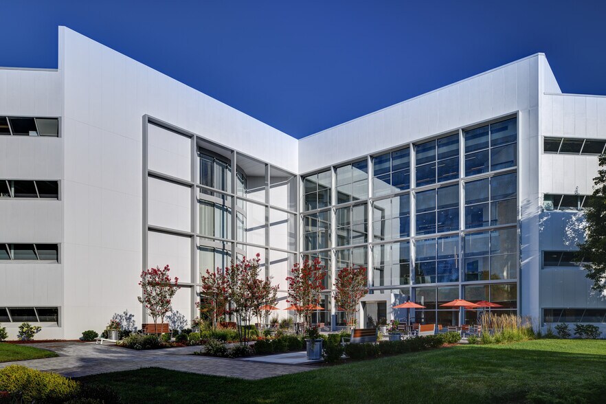 500 College Rd E, Princeton, NJ à louer - Photo de l’immeuble – Image 3 sur 22