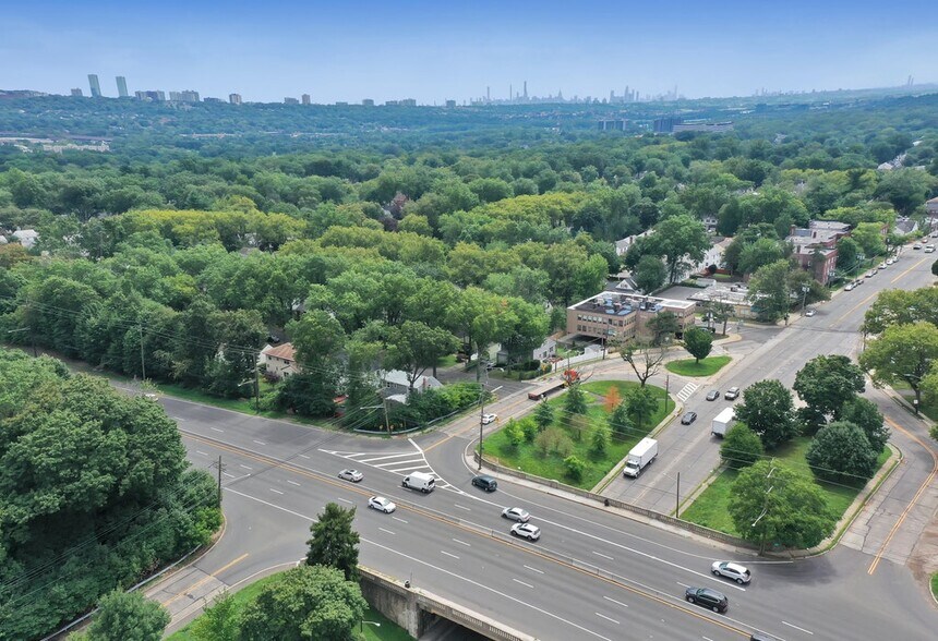 1086 Teaneck Rd, Teaneck, NJ à louer - Aérien – Image 2 sur 9