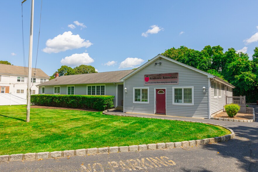 501 William Floyd Pky, Shirley, NY à louer - Photo de l’immeuble – Image 1 sur 19