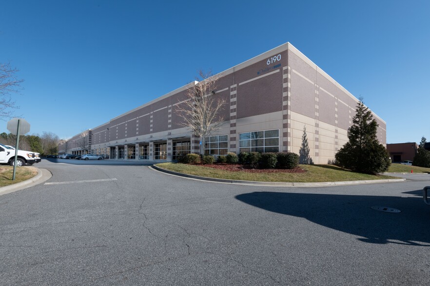 6190 Shiloh Crossing, Alpharetta, GA à louer - Photo de l’immeuble – Image 2 sur 6