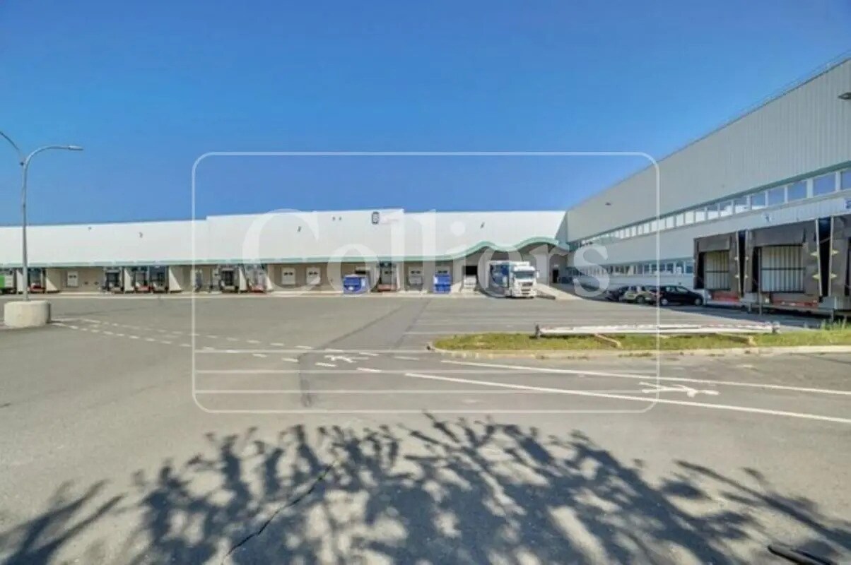 Industriel/Logistique dans Bruyères-sur-Oise à louer Photo de l’immeuble– Image 1 sur 9