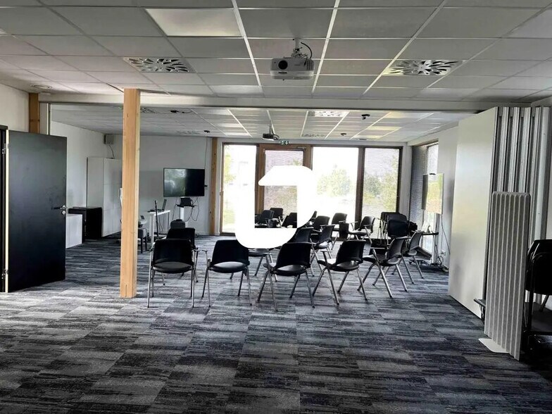 Bureau dans Loos à vendre - Photo de l’immeuble – Image 2 sur 11