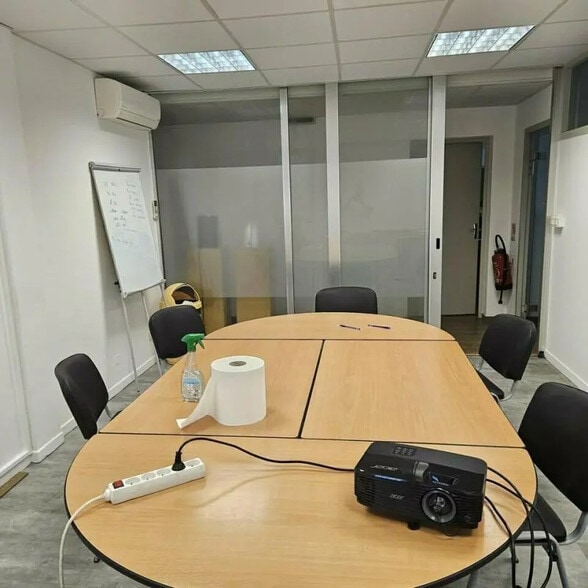 Bureau dans Avignon à louer - Photo de l’immeuble – Image 1 sur 5