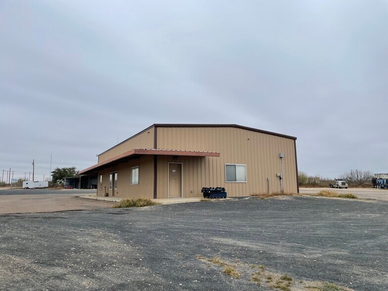 2075 FM 186, Carrizo Springs, TX à vendre - Photo de l’immeuble – Image 3 sur 16