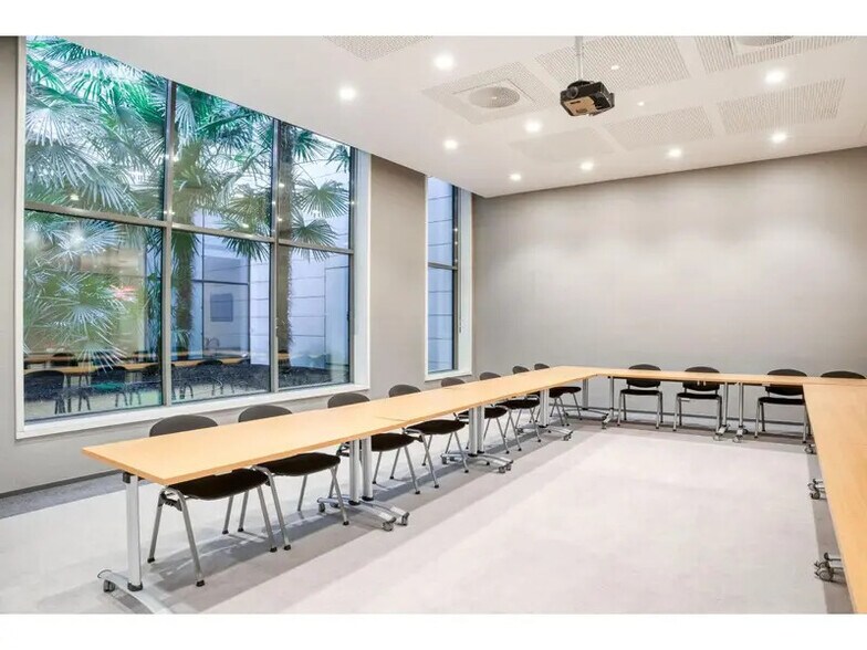 Bureau dans Ivry-sur-Seine à louer - Photo de l’immeuble – Image 3 sur 13