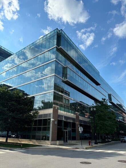 1000 W Fulton Market, Chicago, IL à louer - Photo de l’immeuble – Image 1 sur 4