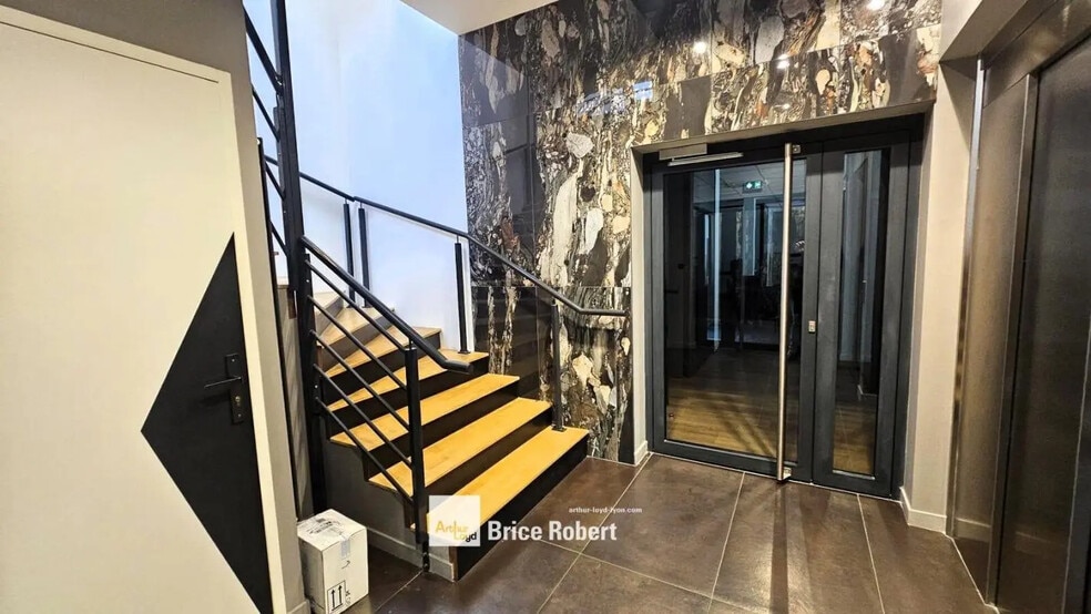 250 Rue Hélène Boucher, Rillieux-la-Pape à louer - Hall d’entrée – Image 2 sur 7