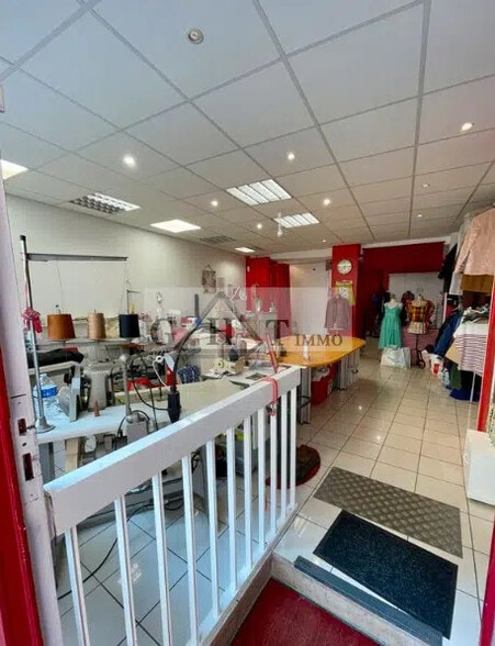 Local commercial dans Melun à vendre - Photo de l’immeuble – Image 2 sur 2