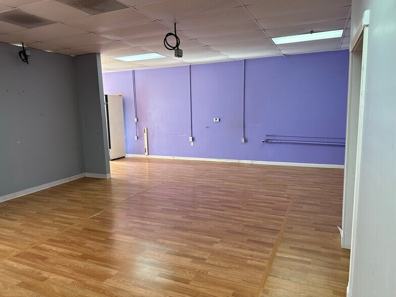 241-249 W Pacheco Blvd, Los Banos, CA à louer - Photo de l’immeuble – Image 3 sur 10
