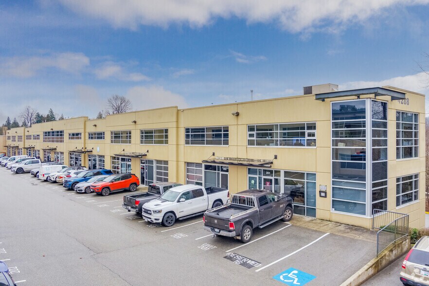 4288 Lozells Ave, Burnaby, BC à louer - Photo de l’immeuble – Image 1 sur 5