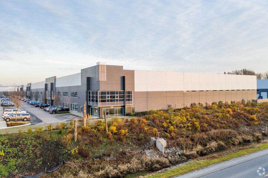 19055 Airport Way, Pitt Meadows, BC à louer - Photo principale – Image 1 sur 2