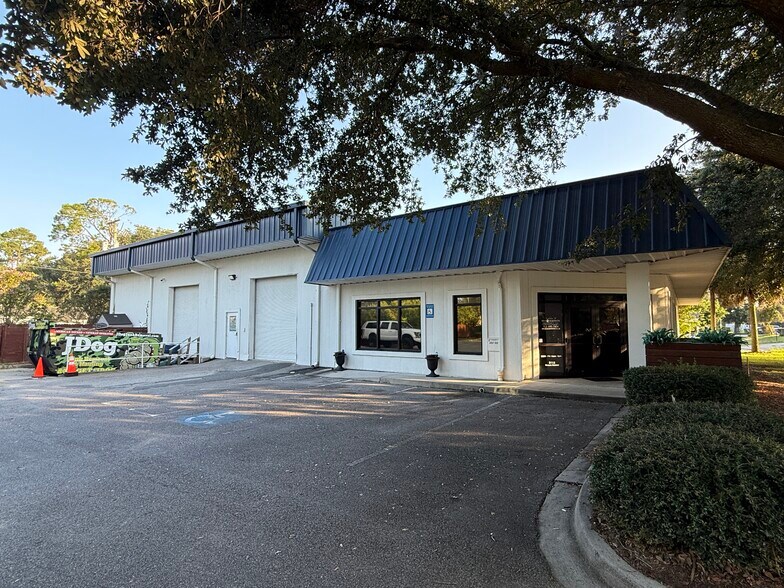 8115 Waters Ave, Savannah, GA à vendre - Photo de l’immeuble – Image 1 sur 30
