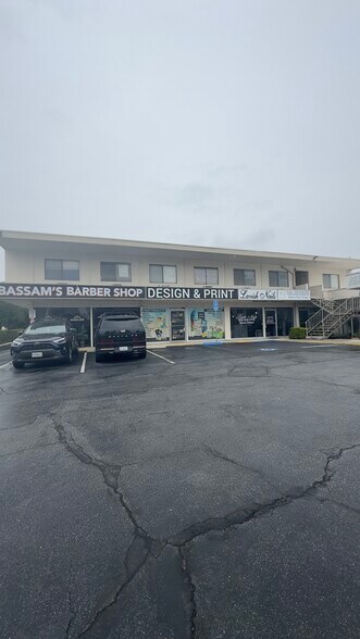 345 W Foothill Blvd, Glendora, CA à louer - Photo de l’immeuble – Image 1 sur 2
