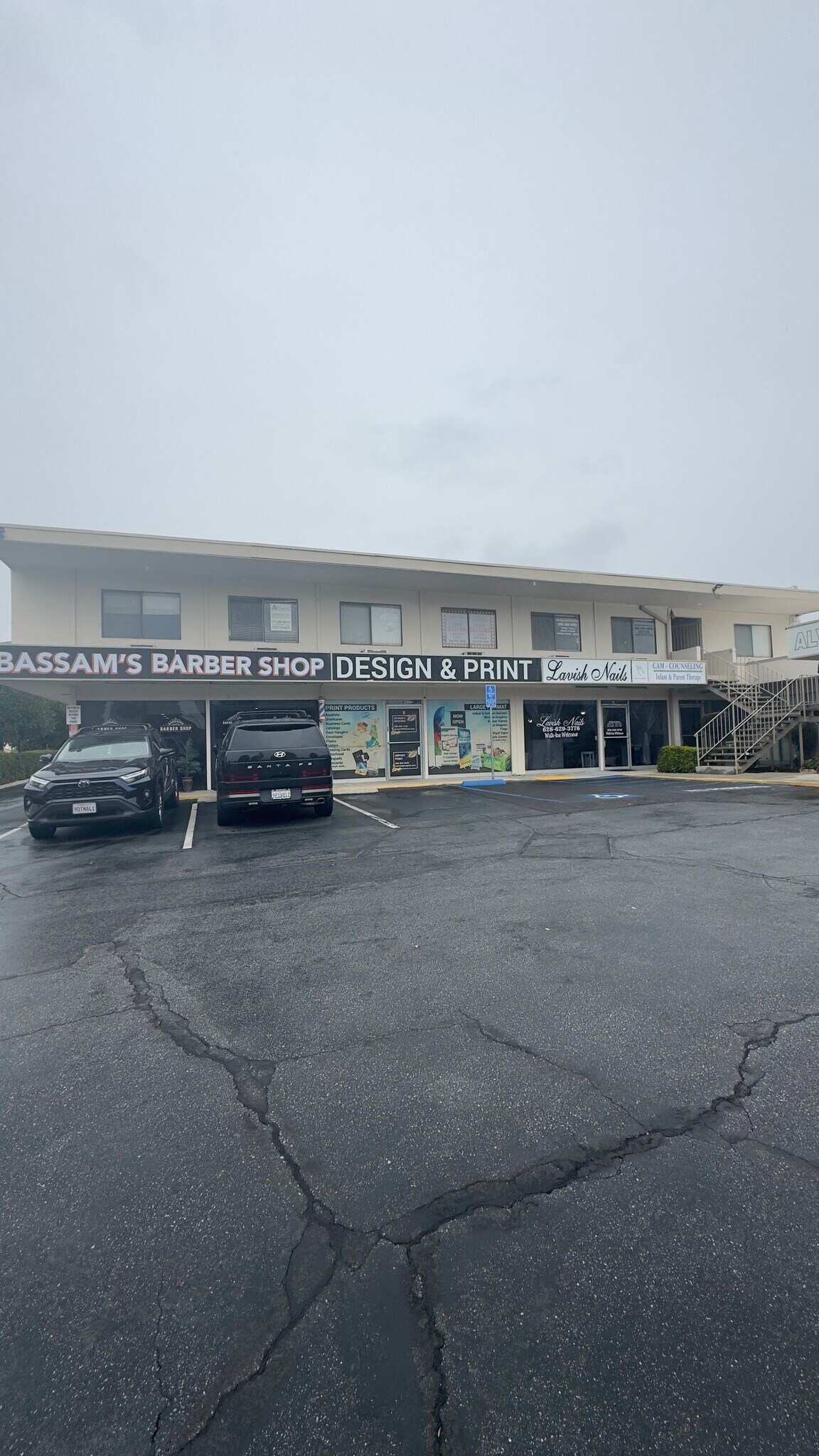 345 W Foothill Blvd, Glendora, CA à louer Photo principale– Image 1 sur 5