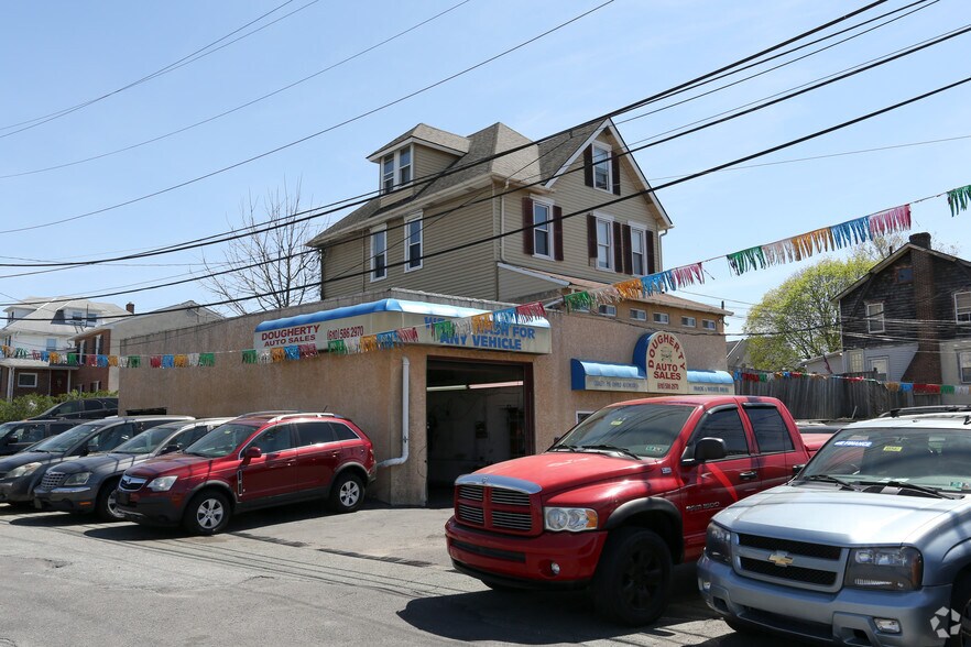 156 Kedron Ave, Folsom, PA à vendre - Photo principale – Image 1 sur 2